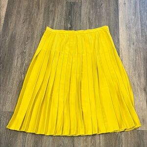 Rachel Zoe Vibrant Mustard Yellow Pleated A-Line Skirt. Side zipper.